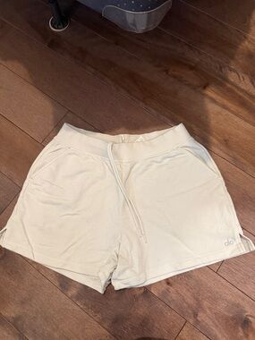 ALO Yoga Cream Drawstring Athletic Lounge Shorts